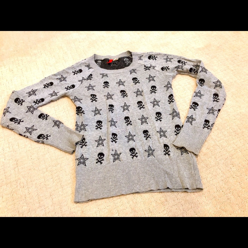 H&M Grey Skull Long Sleeve Sweater Knit Top sz 10